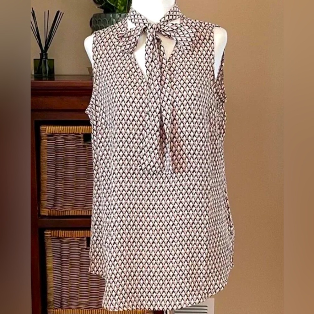 🤎NEW! Adrianna Papell Elegant Sleeveless Printed Patterned Tie Neck Blouse Top